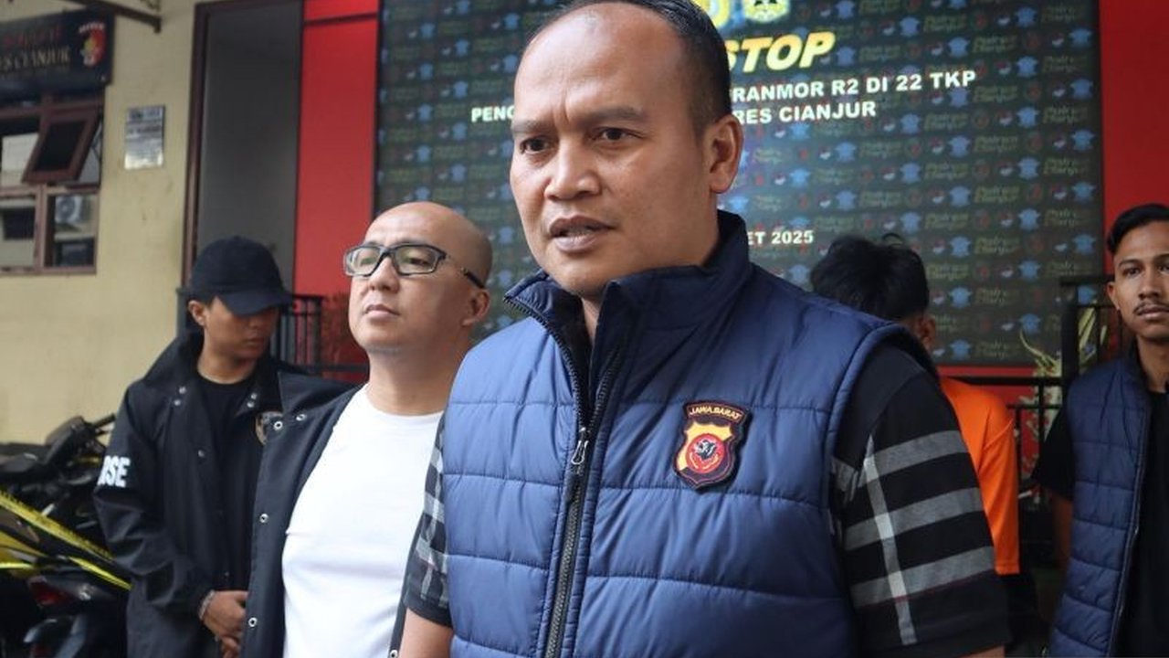 Selama Ramadhan, Polres Cianjur berhasil mengungkap kasus pencurian 11 sepeda motor dengan menangkap 3 pelaku dan seorang penadah di Cianjur, Jawa Barat.