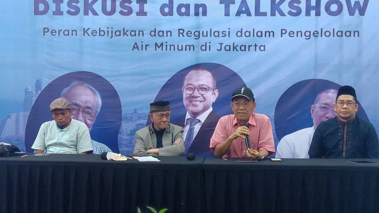 Masyarakat Jakarta memegang peran penting dalam pengelolaan air bersih, termasuk pemantauan kualitas, penggunaan air yang efisien, dan pengelolaan limbah, untuk mencegah konflik dan memastikan akses air bersih bagi semua.