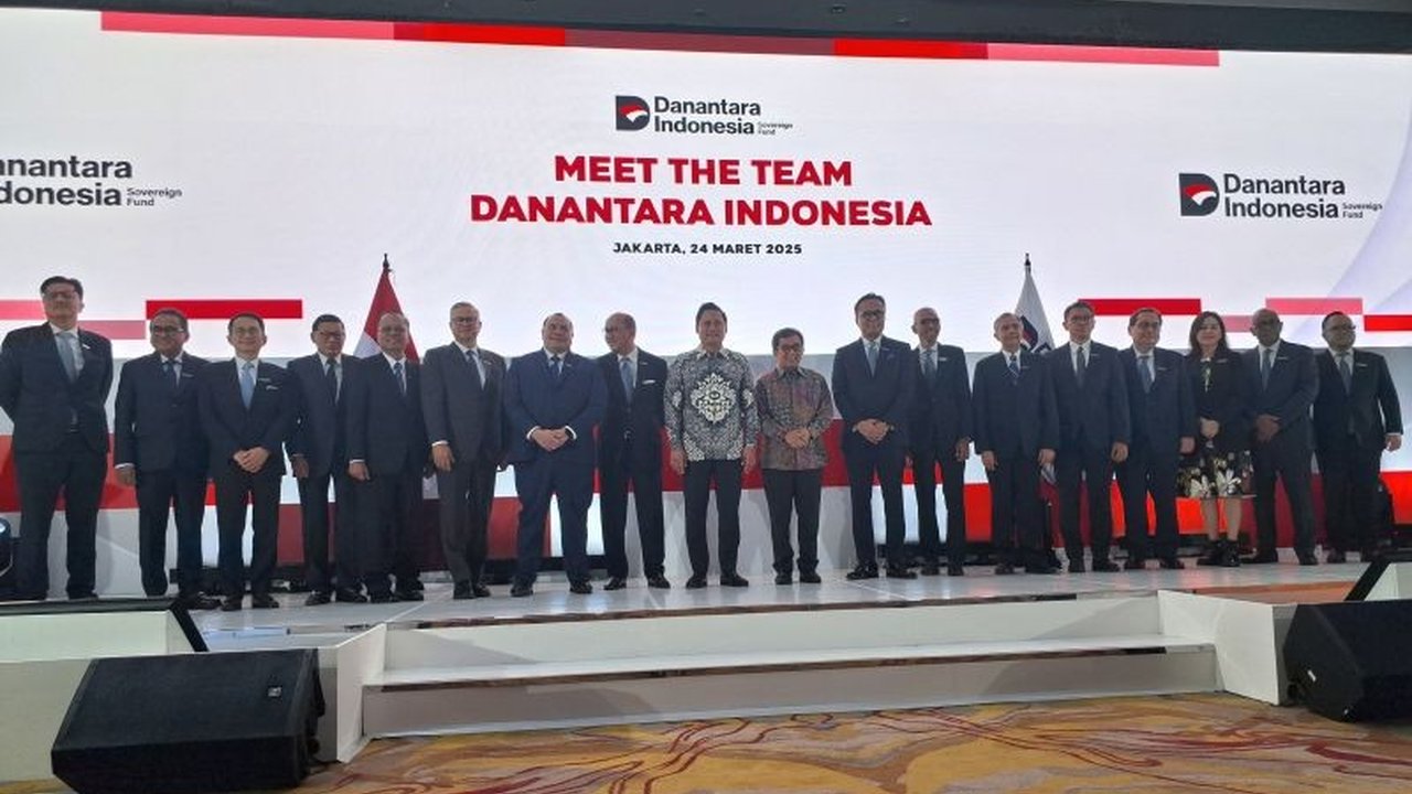Komandan TKN Fanta Arief Rosyid Hasan tegaskan struktur pengurus Badan Pengelola Investasi (BPI) Daya Anagata Nusantara (Danantara) bebas dari kepentingan politik dan berkomitmen pada pertumbuhan ekonomi 8 persen di bawah kepemimpinan Presiden Prabowo.