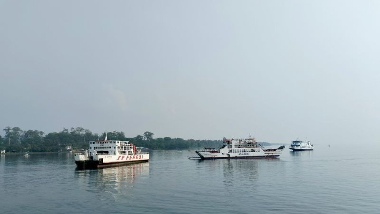 ASDP Kayangan menyiapkan 26 kapal untuk melayani lonjakan penumpang mudik Lebaran 2025 di jalur penyeberangan Lombok-Sumbawa, dengan berbagai persiapan untuk kenyamanan pemudik.