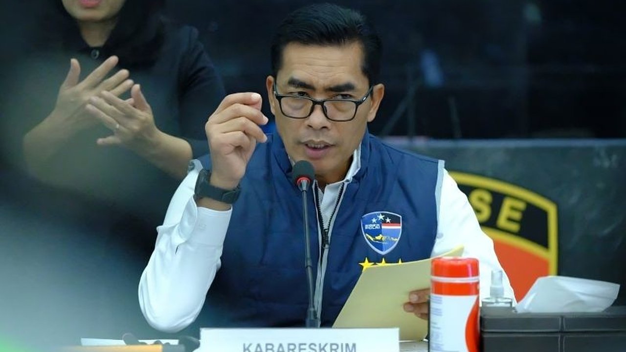 Polri menetapkan bos pengendali sindikat SMS phishing yang memanfaatkan BTS palsu sebagai Daftar Pencarian Orang (DPO) setelah menangkap dua tersangka warga negara China.