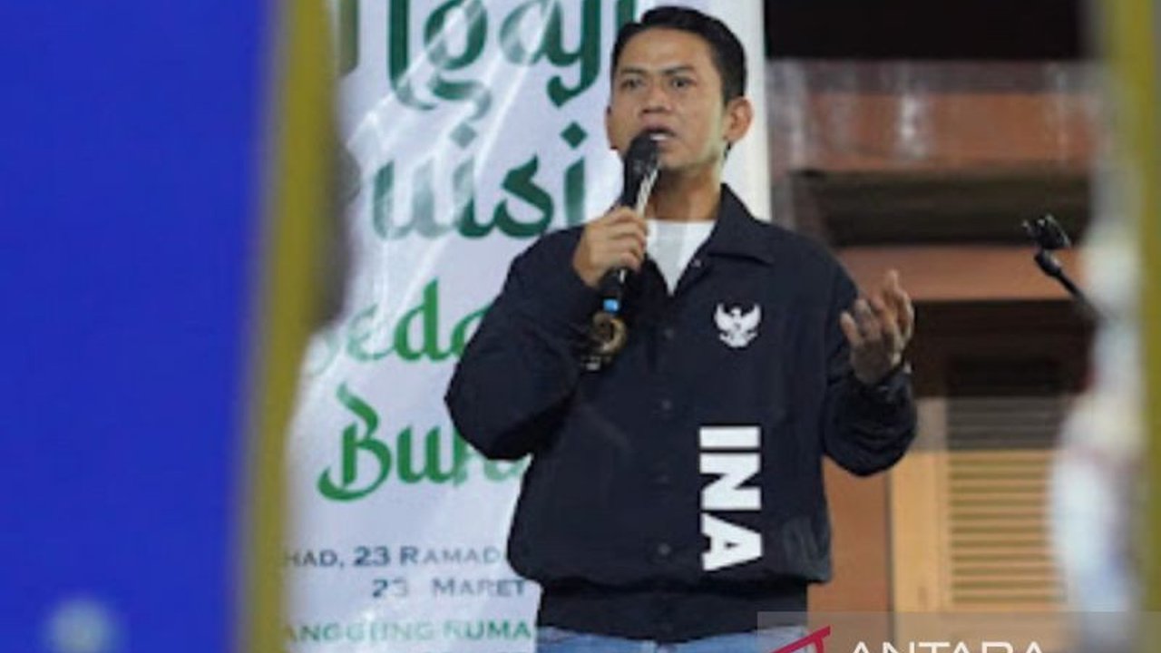 Wali Kota Banjarmasin, Muhammad Yamin HR, mengajak seniman berkontribusi dalam pembangunan kota dengan ide-ide kreatif yang berbasis kearifan lokal, khususnya dalam pengembangan lingkungan.