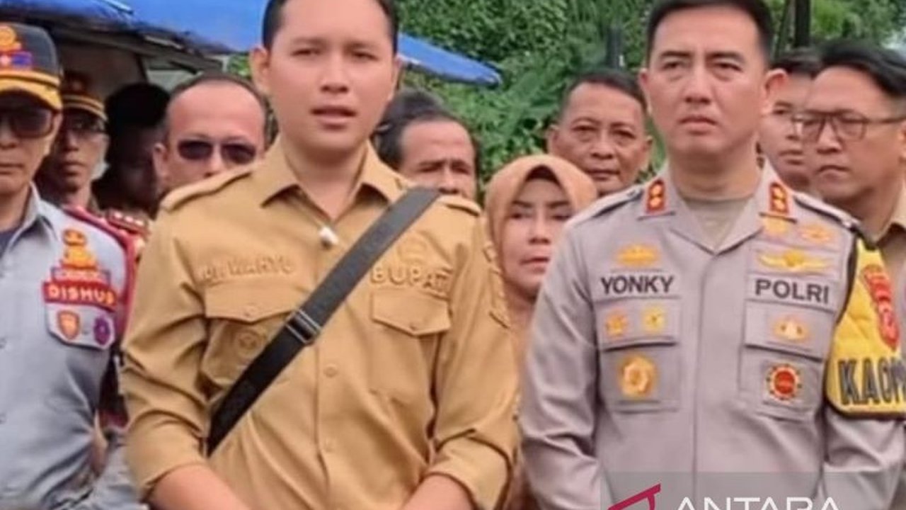 Pemerintah Kabupaten Cianjur merelokasi pedagang kaki lima dan mengubah rute angkot di Pasar Cipanas untuk mencegah kemacetan selama musim mudik Lebaran 2025.
