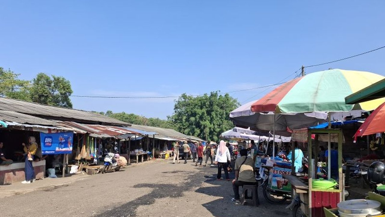 Dinas Lingkungan Hidup (DLH) Lampung mendorong pengelolaan sampah pasar tradisional secara terintegrasi untuk menjaga kebersihan dan menciptakan pendapatan tambahan.