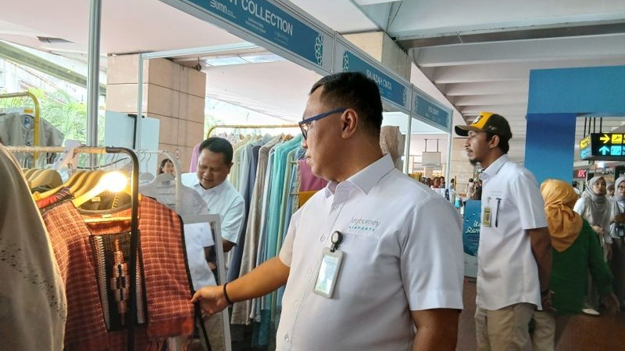 Bazar Ramadhan di Bandara Soekarno-Hatta diikuti 28 UMKM, menawarkan beragam produk makanan dan minuman serta ekonomi kreatif, guna meningkatkan perekonomian pelaku UMKM.