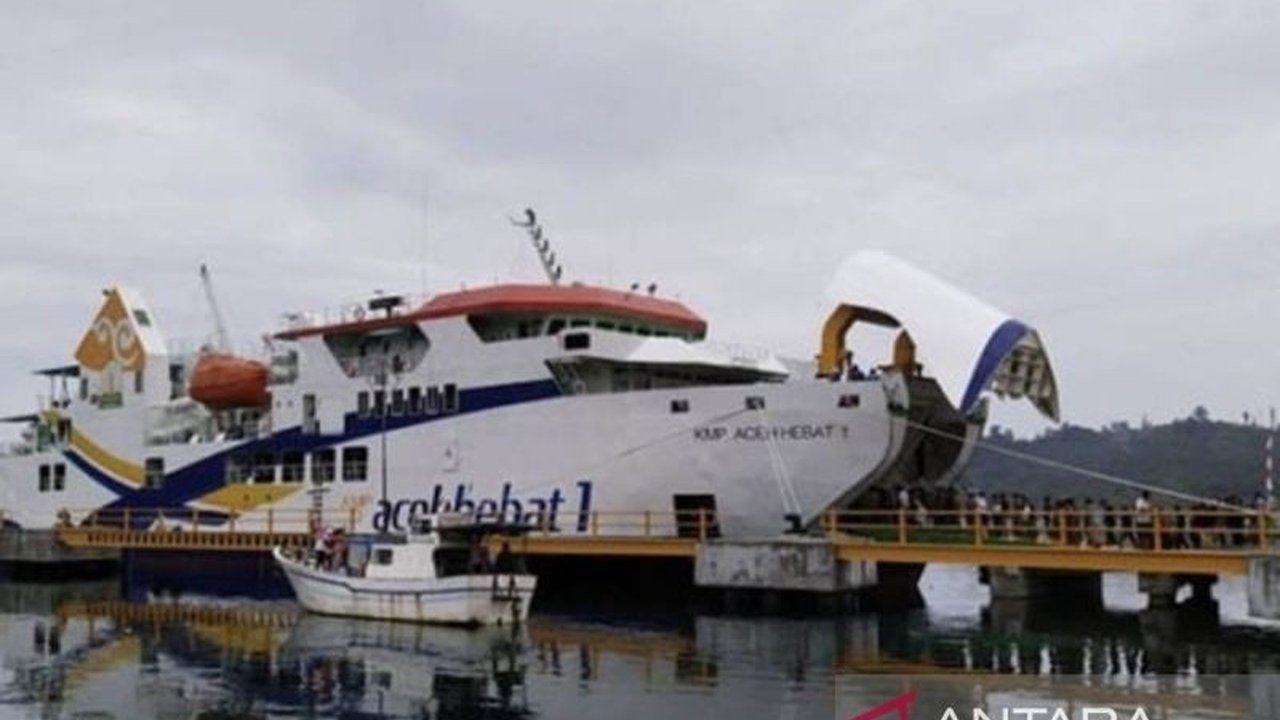 Dinas Perhubungan Simeulue menambah jadwal pelayaran kapal feri dari dan ke Pulau Simeulue untuk mengantisipasi lonjakan penumpang mudik Lebaran 2025.
