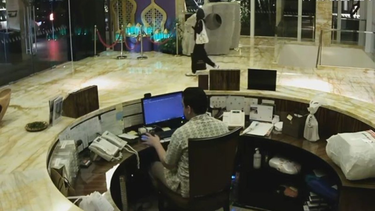 Asisten rumah tangga (ART) di Jakarta Selatan ditangkap polisi karena mencuri jam tangan mewah seharga Rp3 miliar dan menjualnya seharga Rp550 juta di Surabaya.