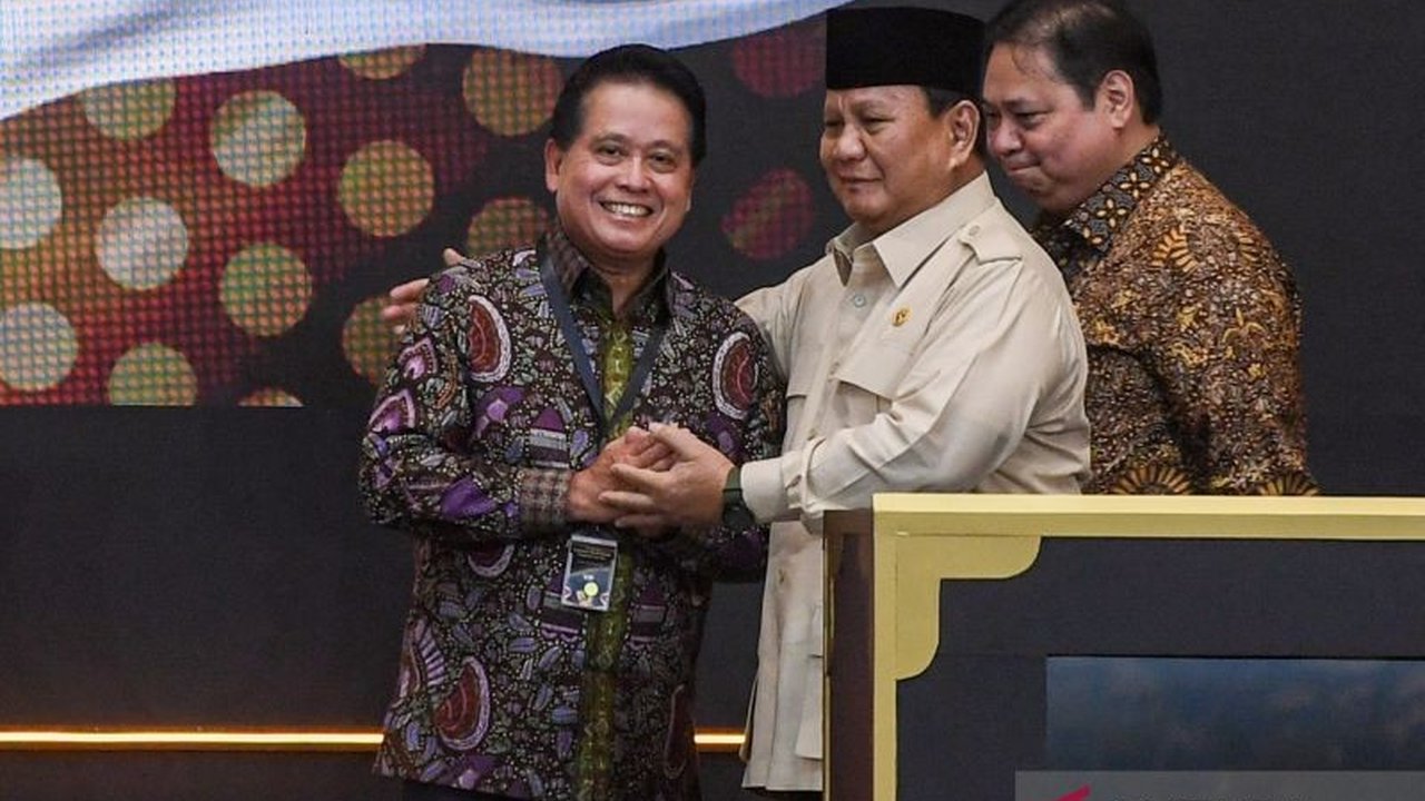 RUPST BRI menunjuk Hery Gunardi sebagai Direktur Utama baru, menggantikan Sunarso;  Hery Gunardi memiliki rekam jejak panjang dan mumpuni di industri perbankan Indonesia.