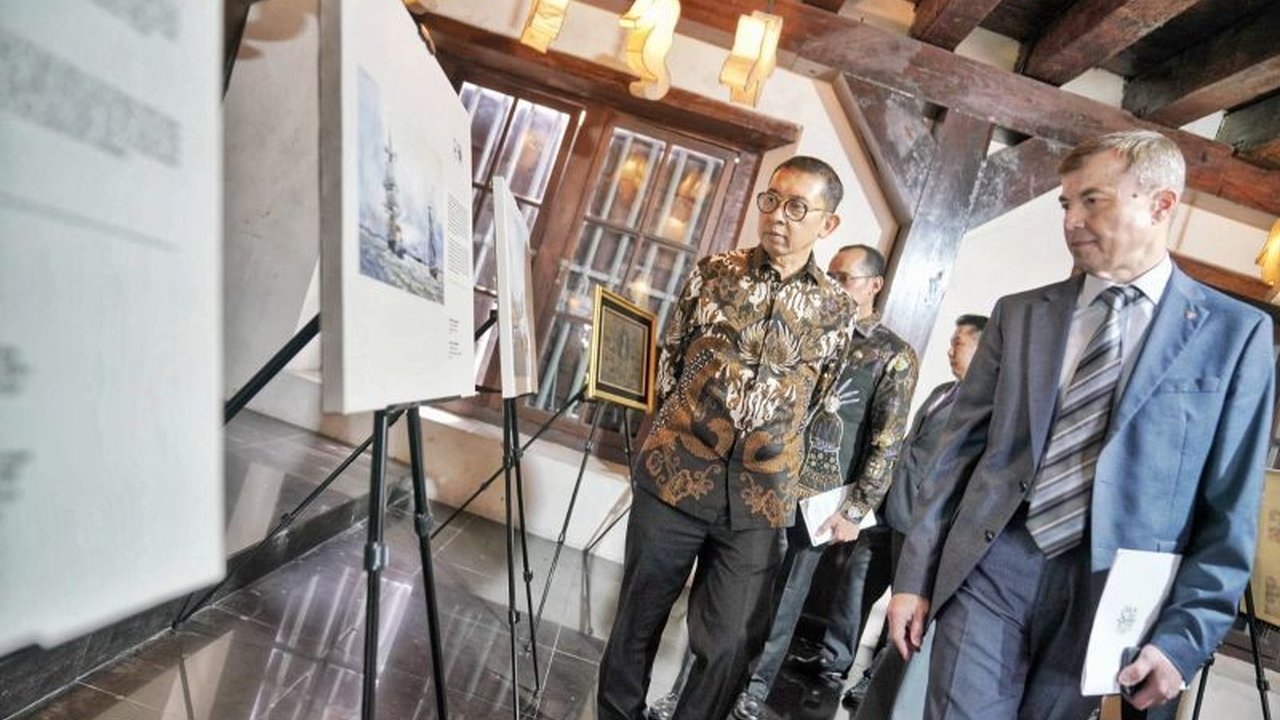 Menteri Kebudayaan Fadli Zon menekankan pentingnya kerja sama budaya dalam memperkuat hubungan diplomatik Indonesia-Rusia, seperti yang terlihat dalam pameran foto 'Marine Ships Must Be'.