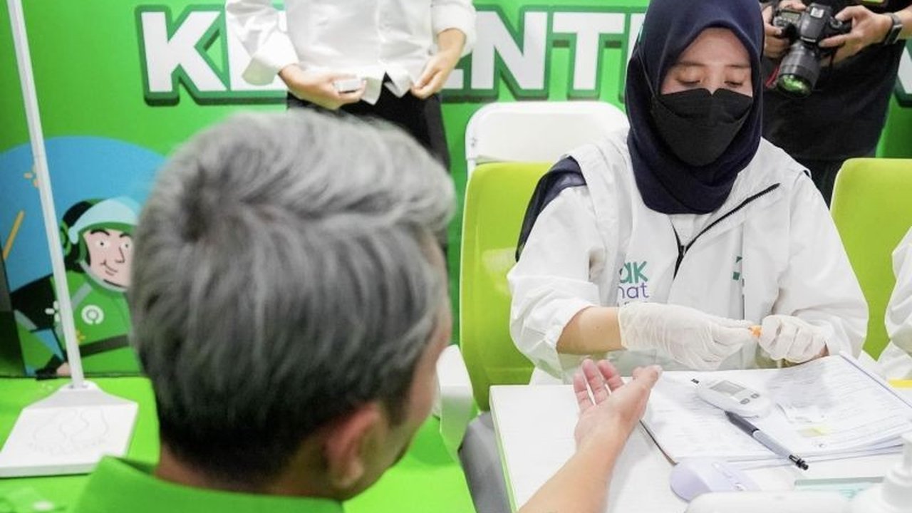 Pemerintah sedang mempertimbangkan untuk melibatkan driver ojek online dalam pendistribusian Makanan Bergizi Gratis (MBG) untuk meningkatkan efektivitas dan kesejahteraan para driver.