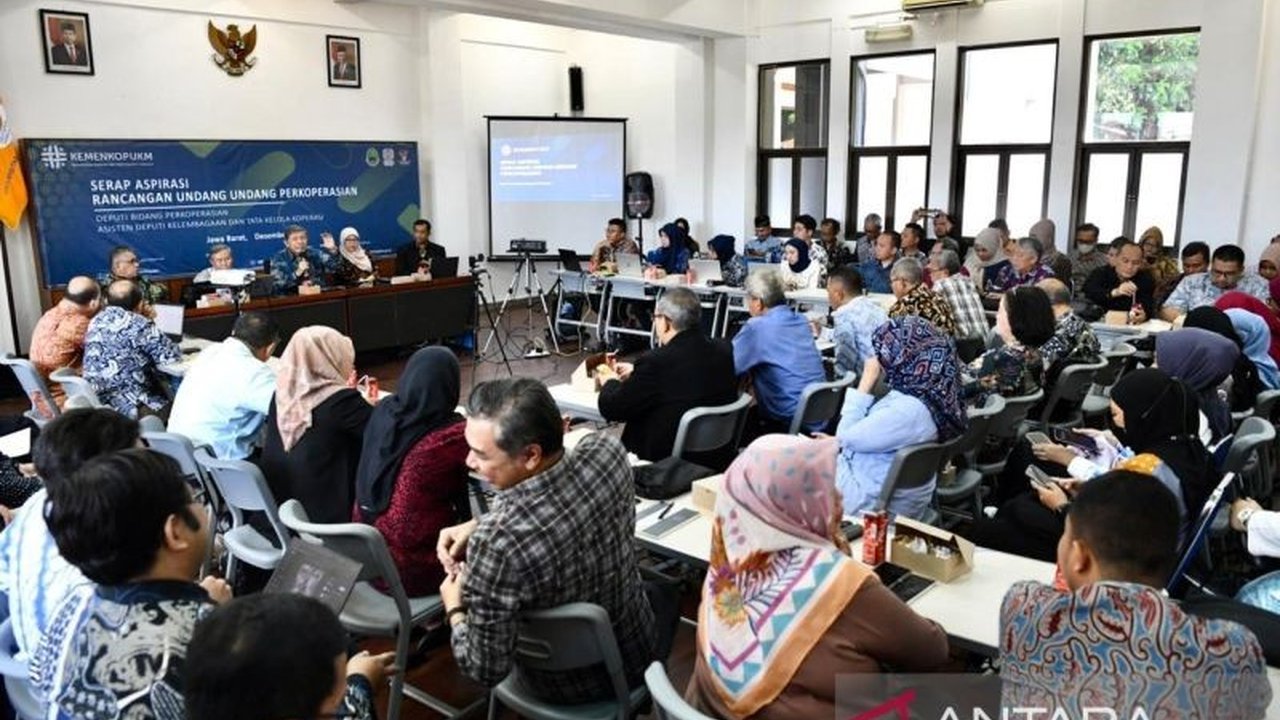 Baleg DPR menyetujui RUU Perubahan Keempat UU Perkoperasian sebagai usul inisiatif, mencakup revisi definisi, asas, tujuan, dan tata kelola koperasi, termasuk koperasi syariah serta sanksi bagi pelanggaran.