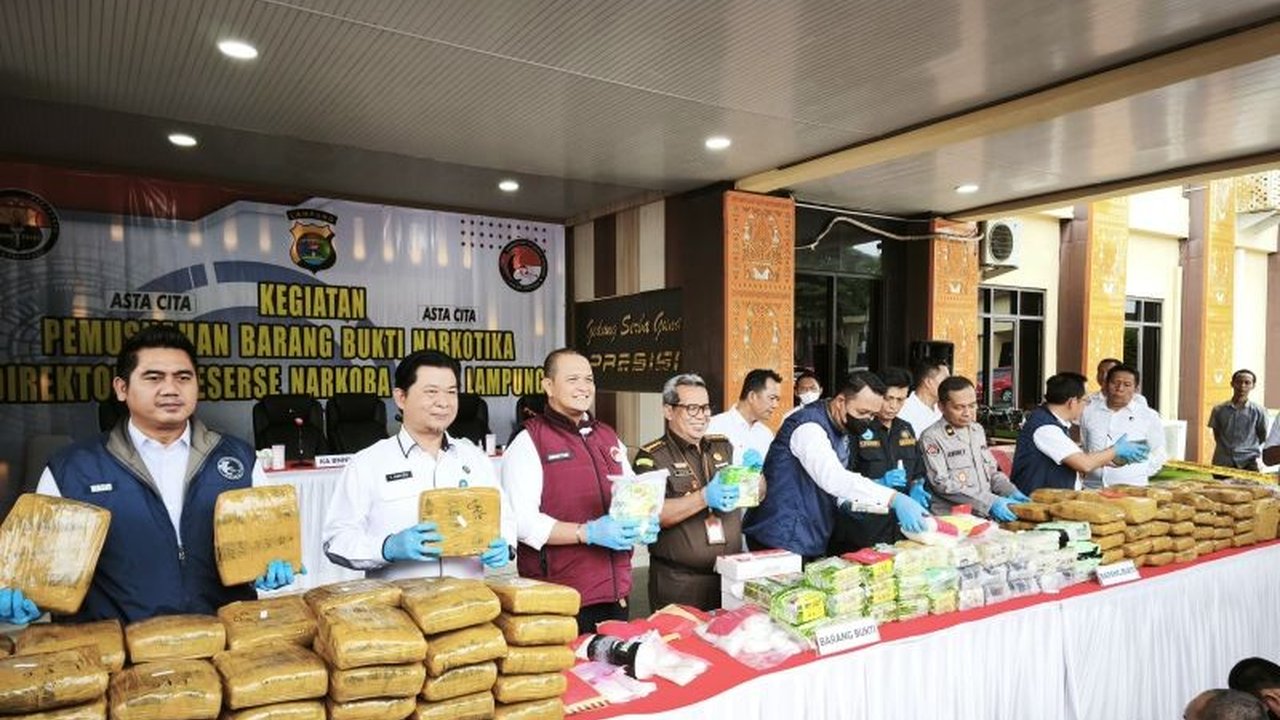 Polda Lampung memusnahkan barang bukti narkotika senilai Rp70,3 miliar, menyelamatkan 442.117 jiwa dari bahaya penyalahgunaan narkoba.