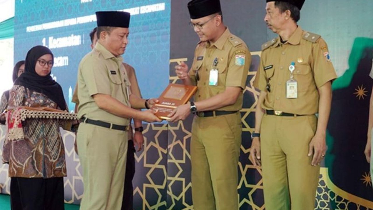 Baznas Jakarta Selatan berhasil mengumpulkan dana Zakat, Infak, dan Sedekah (ZIS) sebesar Rp5,55 miliar selama Ramadhan 1446 H, yang berasal dari berbagai sumber, termasuk lembaga, pengusaha, dan pejabat.