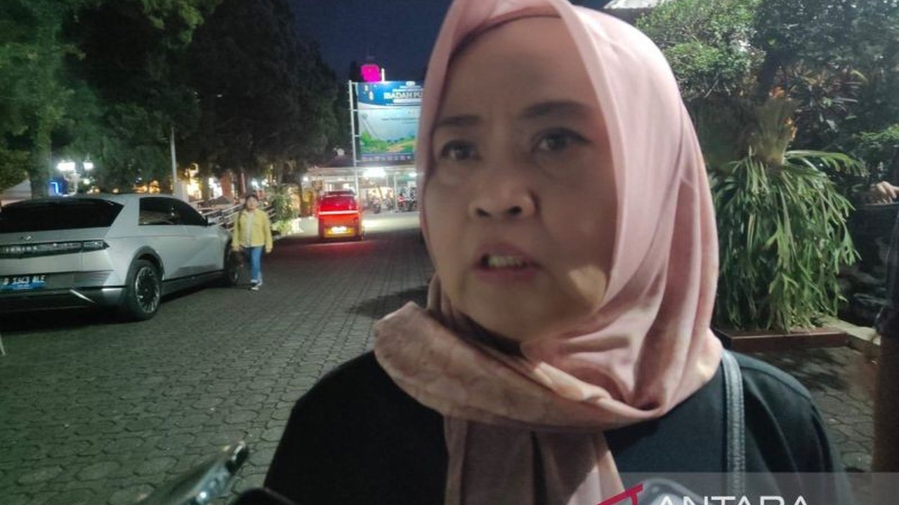 Pemerintah Provinsi Jawa Barat salurkan 142.900 paket sembako bersubsidi dalam sepekan terakhir untuk stabilisasi harga dan mencegah panic buying jelang Lebaran.