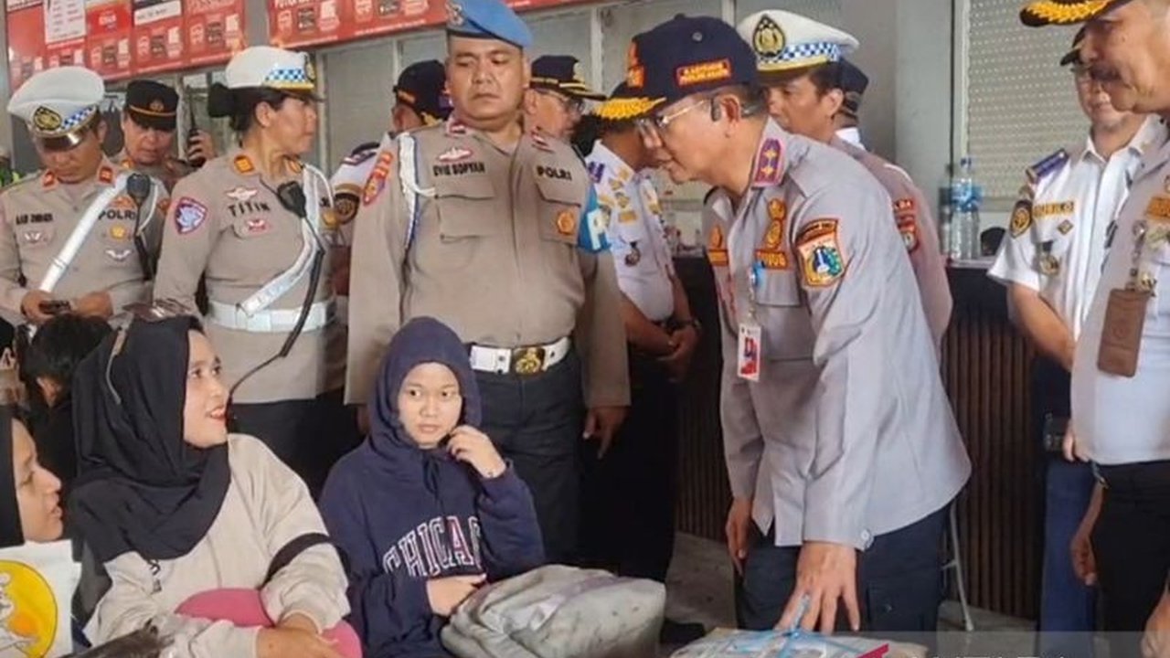 Dinas Perhubungan DKI Jakarta mengecek kesiapan Terminal Kalideres dalam menghadapi puncak arus mudik Lebaran, menemukan beberapa bus tak memenuhi standar, dan memastikan kesiapan terminal bantuan.