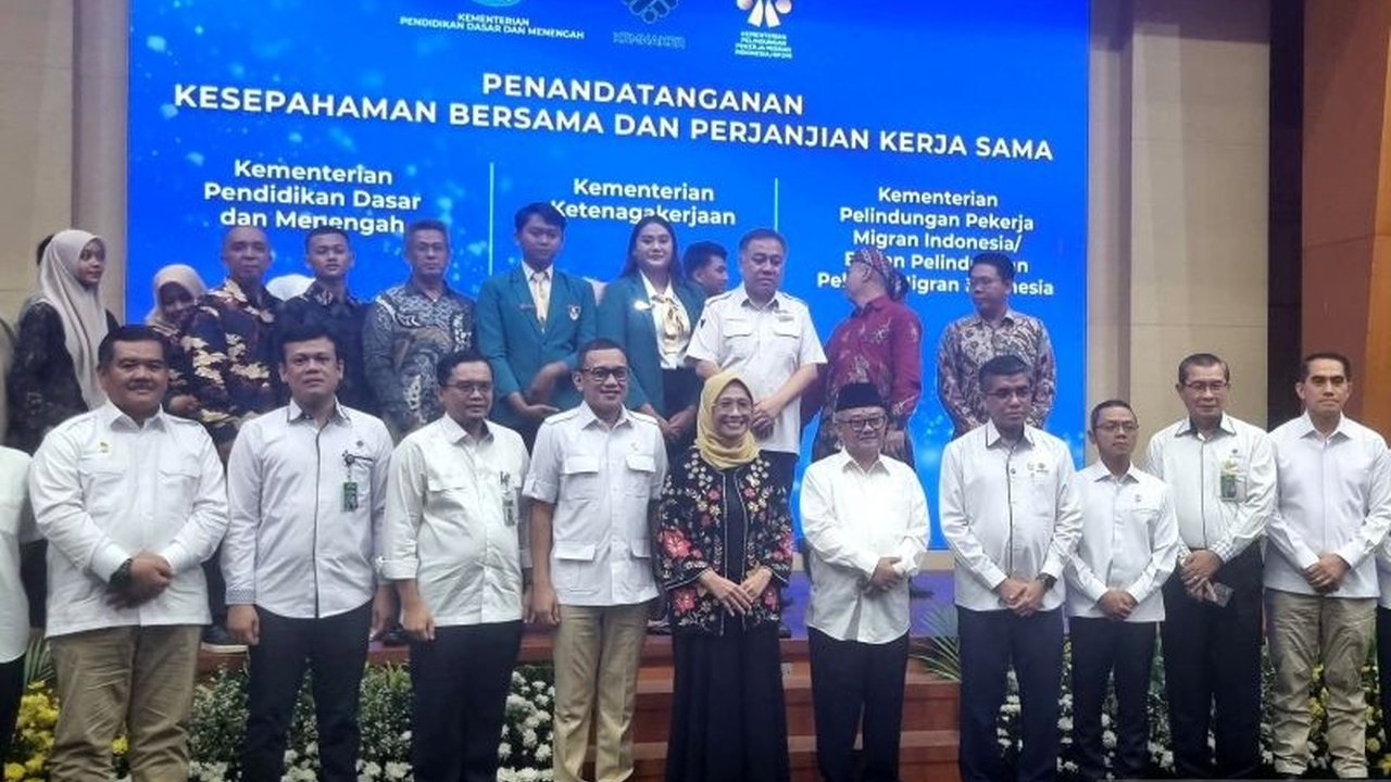 Kemendikdasmen, Kemnaker, dan BP2MI berkolaborasi meningkatkan kompetensi lulusan SMK untuk memenuhi kebutuhan pasar kerja global dan mengurangi angka pengangguran.