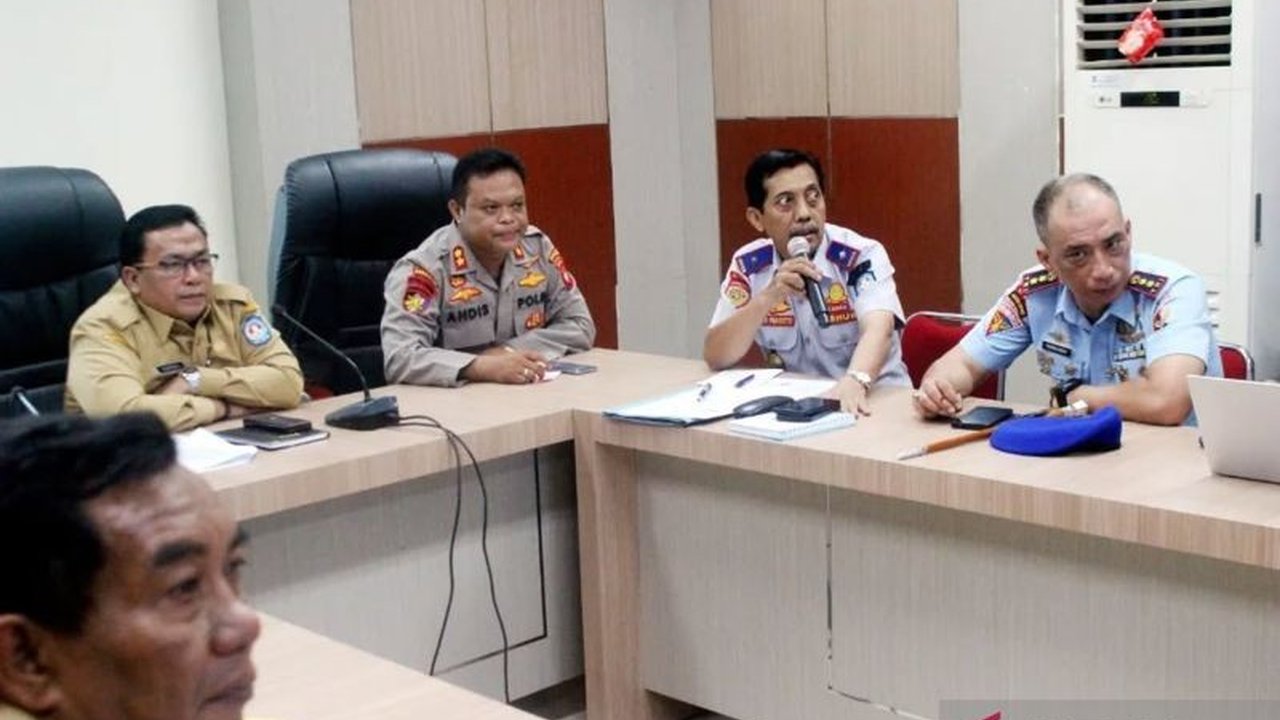 Pemerintah Kabupaten Kubu Raya, Kalimantan Barat, melakukan berbagai persiapan untuk memastikan kelancaran arus mudik Lebaran 2025, baik melalui jalur darat maupun laut, dengan fokus pada pengawasan ketat dan pelayanan ramah kepada pemudik.