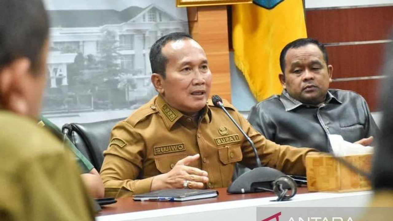 Pemerintah Kabupaten Kubu Raya berkolaborasi dengan TNI melalui Program Karya Bakti TNI untuk mempercepat pembangunan infrastruktur, khususnya jalan poros Desa Rasau Jaya-Sungai Bulan, Kalimantan Barat, dengan efisiensi anggaran yang signifikan.