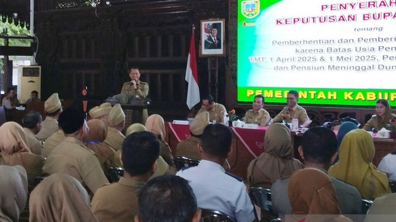 Bupati Kudus meminta ASN di daerahnya untuk memiliki keahlian multitalenta guna mengatasi kekurangan pegawai akibat banyaknya ASN yang memasuki masa pensiun.