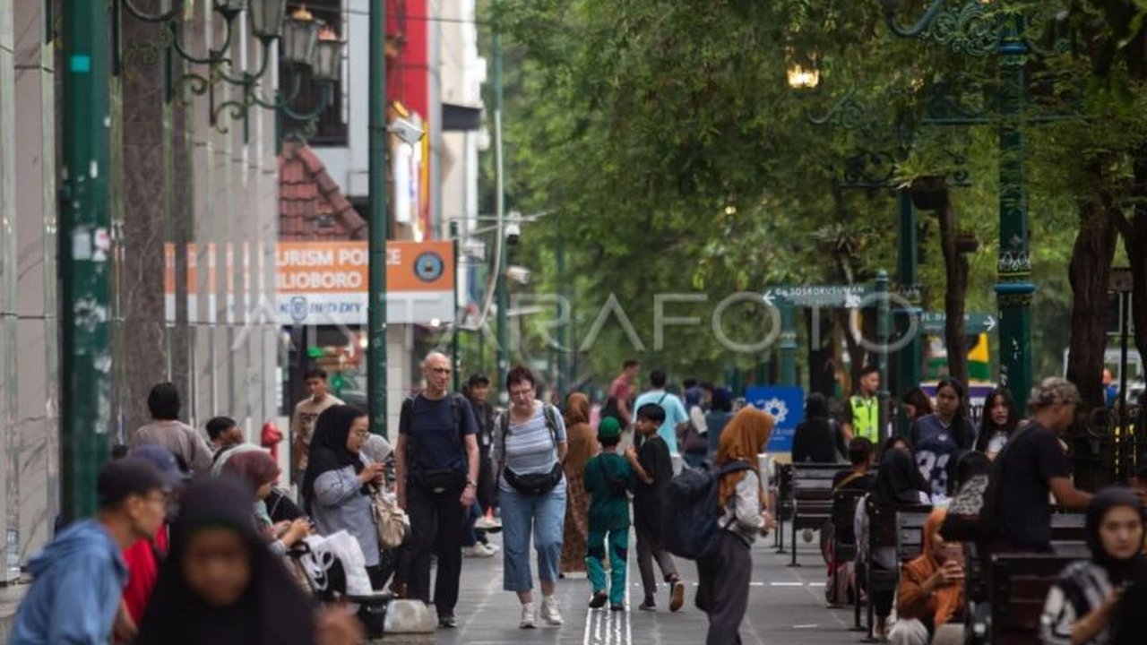 Pemkot Yogyakarta menjamin layanan kesehatan gratis bagi wisatawan selama Lebaran 2025 melalui Posko P3K, layanan darurat YES 119, dan kesiapsiagaan tenaga medis di lokasi strategis.