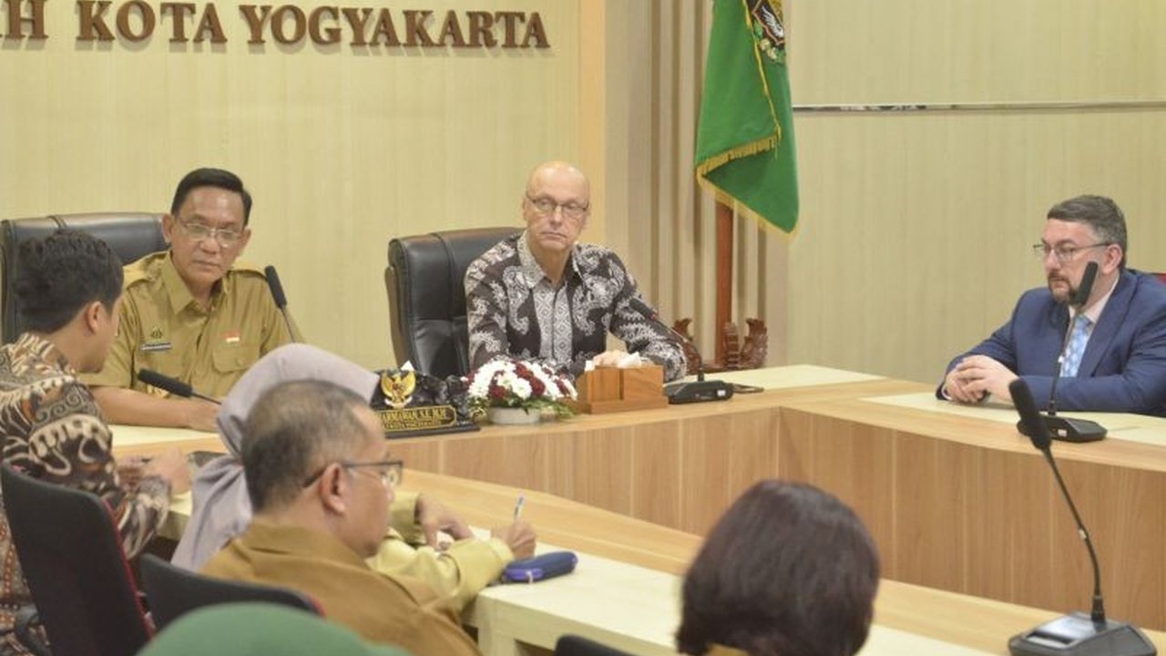 Pemerintah Kota Yogyakarta dan Republik Ceko resmi menjajaki kerja sama luas, meliputi budaya, pariwisata, pendidikan, dan ekonomi kreatif, termasuk program sister city antara Yogyakarta dan Hluboká nad Vltavou.