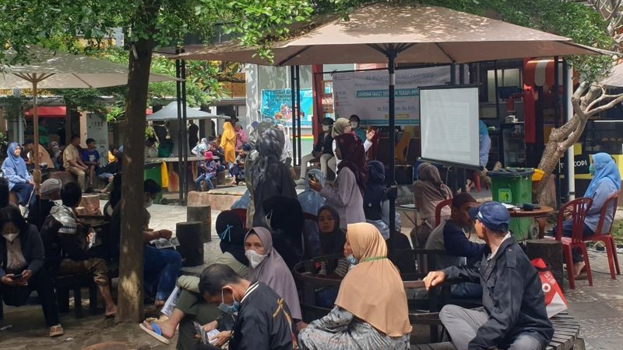 Tim Promosi Kesehatan RSMH Palembang mengajak masyarakat aktif memutus rantai penularan TBC melalui skrining kesehatan dan pengobatan dini.