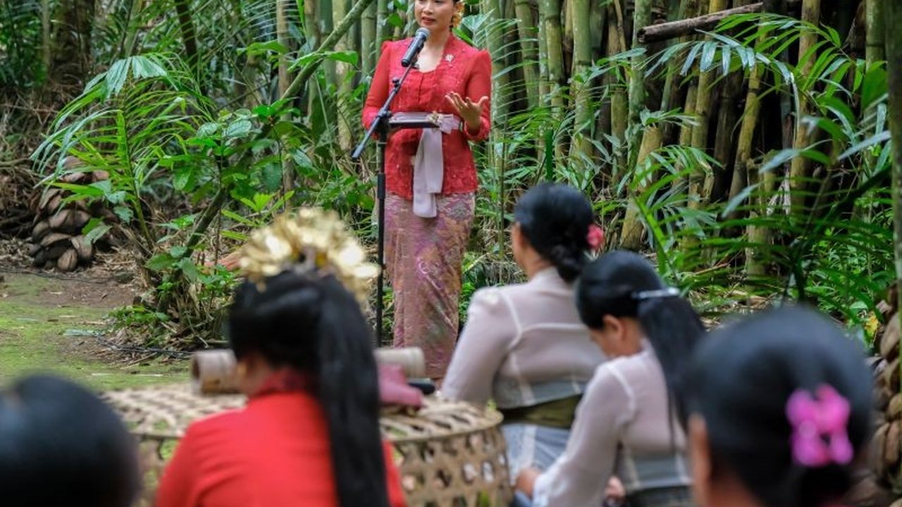 Wakil Menteri Pariwisata meninjau potensi wisata di Karangasem, Bali Timur, untuk mendorong pemerataan pertumbuhan ekonomi dan pengembangan destinasi wisata yang berkelanjutan.
