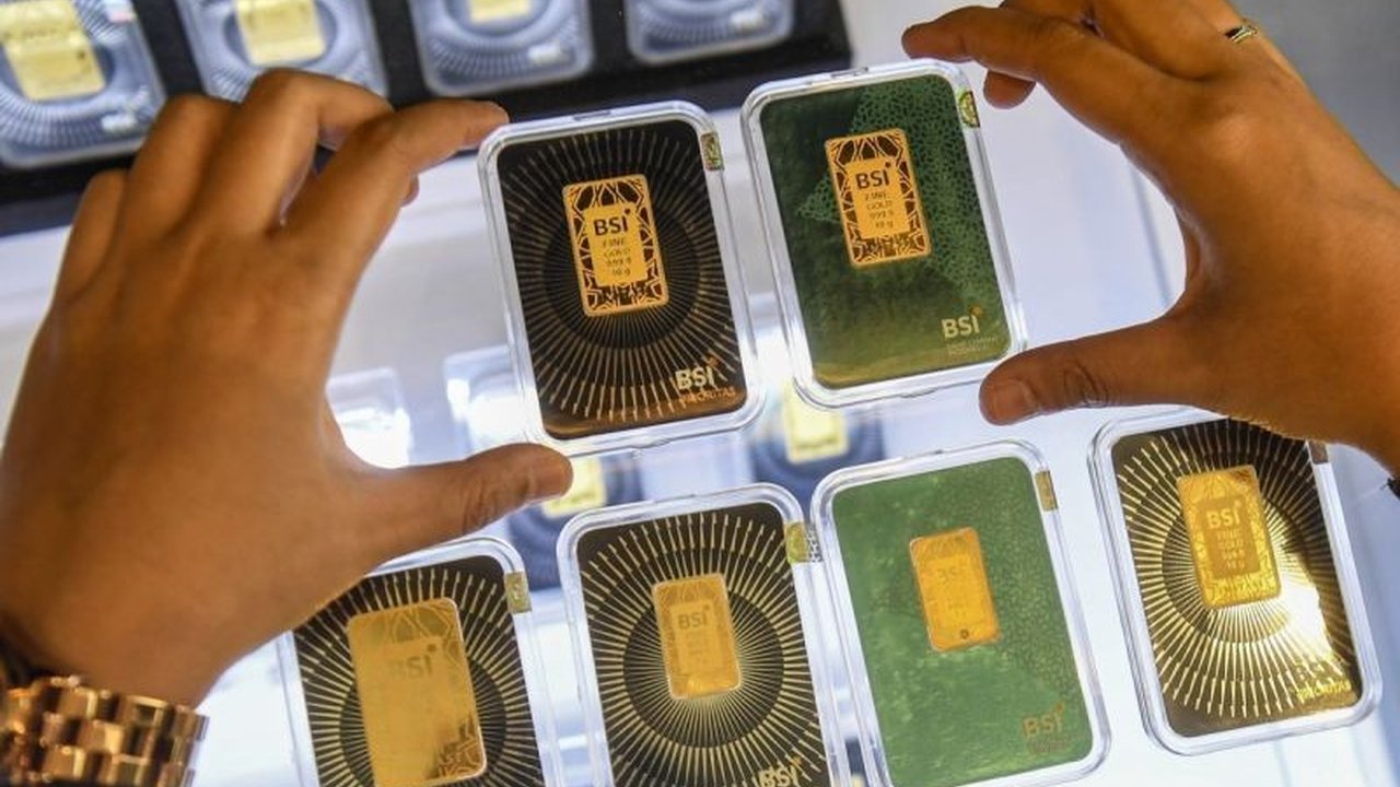 Analis memprediksi emas akan tetap menjadi aset safe haven di tengah ketidakpastian ekonomi global dan meningkatnya ketegangan geopolitik, meskipun harga sempat terkoreksi.