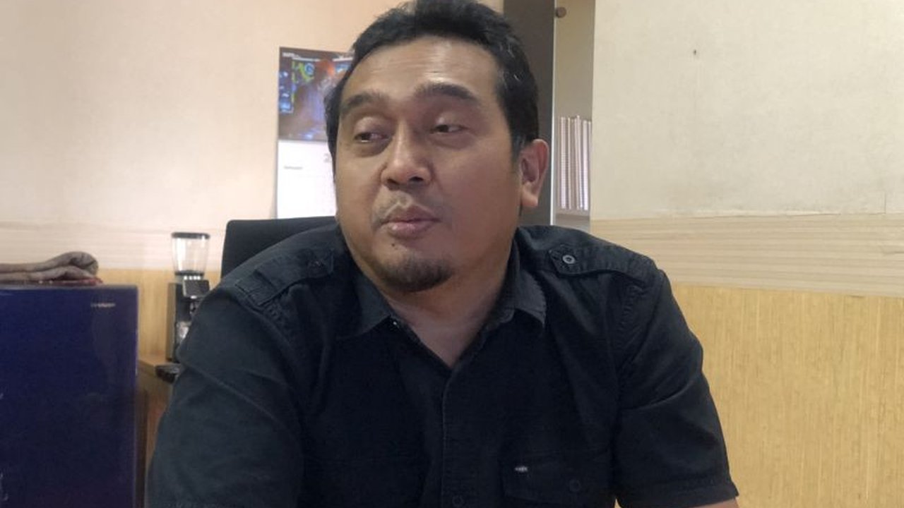 PLN UID S2JB memprediksi penurunan konsumsi listrik di Sumsel hingga 4,2 persen selama Lebaran 2025, meski demikian PLN tetap siaga dengan menyiapkan posko dan petugas.