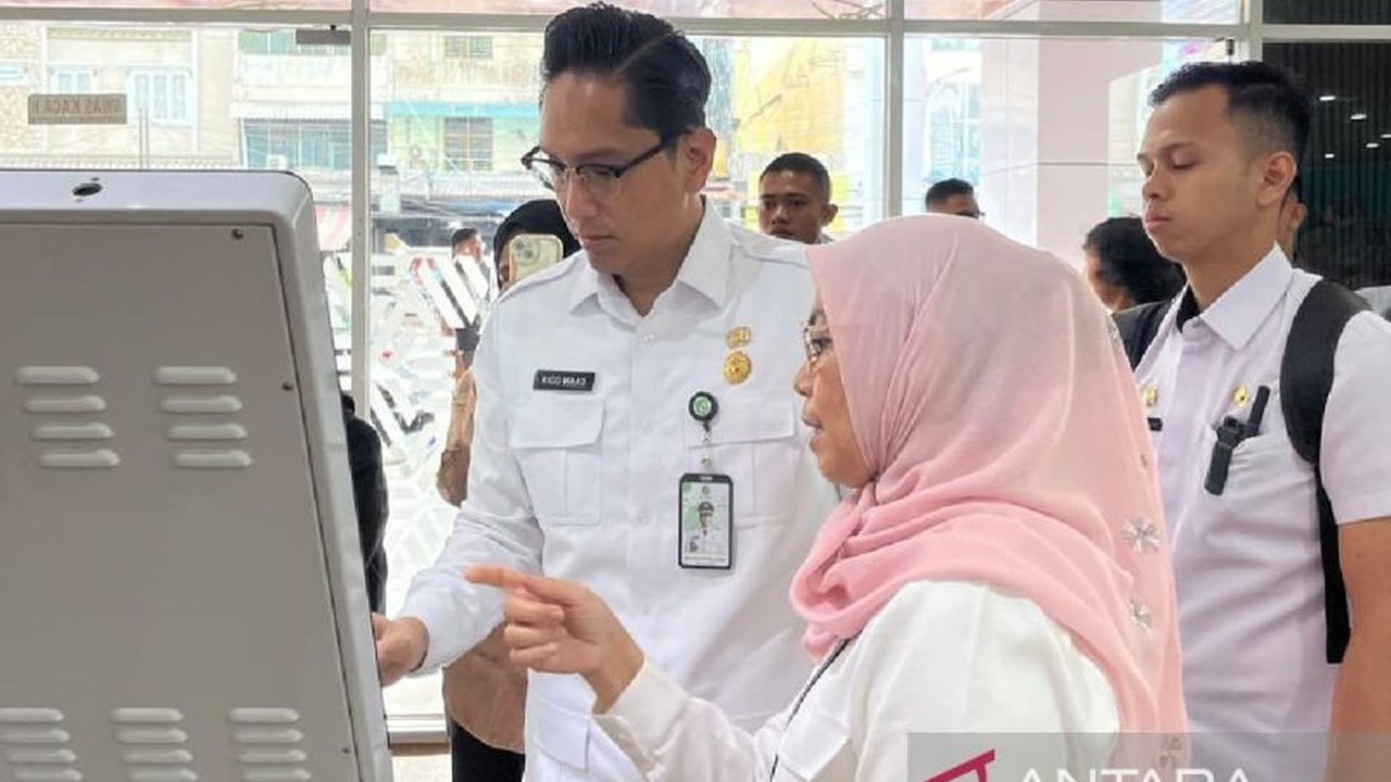Pemerintah Kota Medan menambah 100 kuota blangko KTP-el di Mal Pelayanan Publik (MPP) untuk mempermudah masyarakat mengurus administrasi kependudukan, mengatasi keluhan terkait ketersediaan blangko.