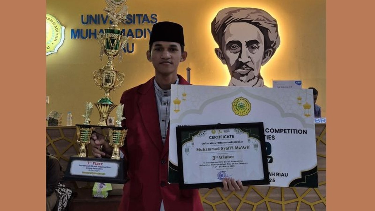 Mahasiswa Hukum Keluarga UMPR, Muhammad Syafi'i Ma'arif, berhasil mengharumkan nama Indonesia dengan meraih juara tiga Musabaqah Hifz Qur'an (MHQ) Internasional cabang 20 Juz di Pekanbaru.