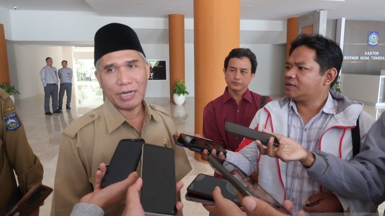 Pemerintah NTB membangun 10 kawasan pariwisata terintegrasi untuk meningkatkan kunjungan wisatawan dan perekonomian daerah, menghubungkan berbagai destinasi populer seperti Mandalika dan Gili Trawangan.