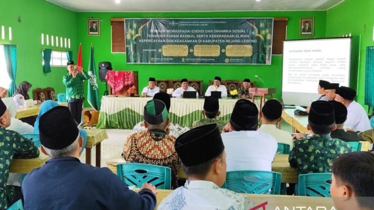 PCNU Rejang Lebong, Bengkulu, giat antisipasi penyebaran paham radikalisme dengan menanamkan nilai-nilai Islam rahmatan lil alamin dan kerjasama antar ormas Islam.