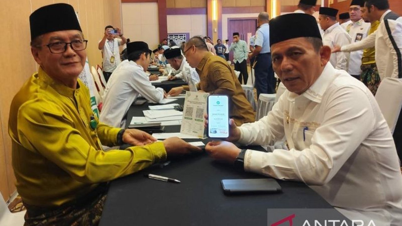 Gubernur Kepri, Ansar Ahmad, mengajak seluruh pimpinan daerah untuk menjadi teladan dalam membayar zakat Ramadhan, menekankan pentingnya zakat sebagai kewajiban spiritual dan sosial.
