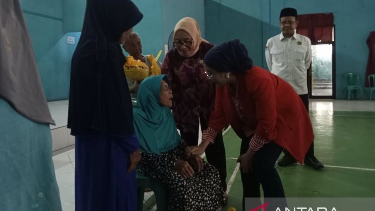 Menteri PPPA Arifah Fauzi mendorong penguatan peran perempuan dan perlindungan pekerja migran di Cirebon, serta kolaborasi dengan berbagai pihak untuk menciptakan lingkungan keluarga yang aman bagi perempuan dan anak.