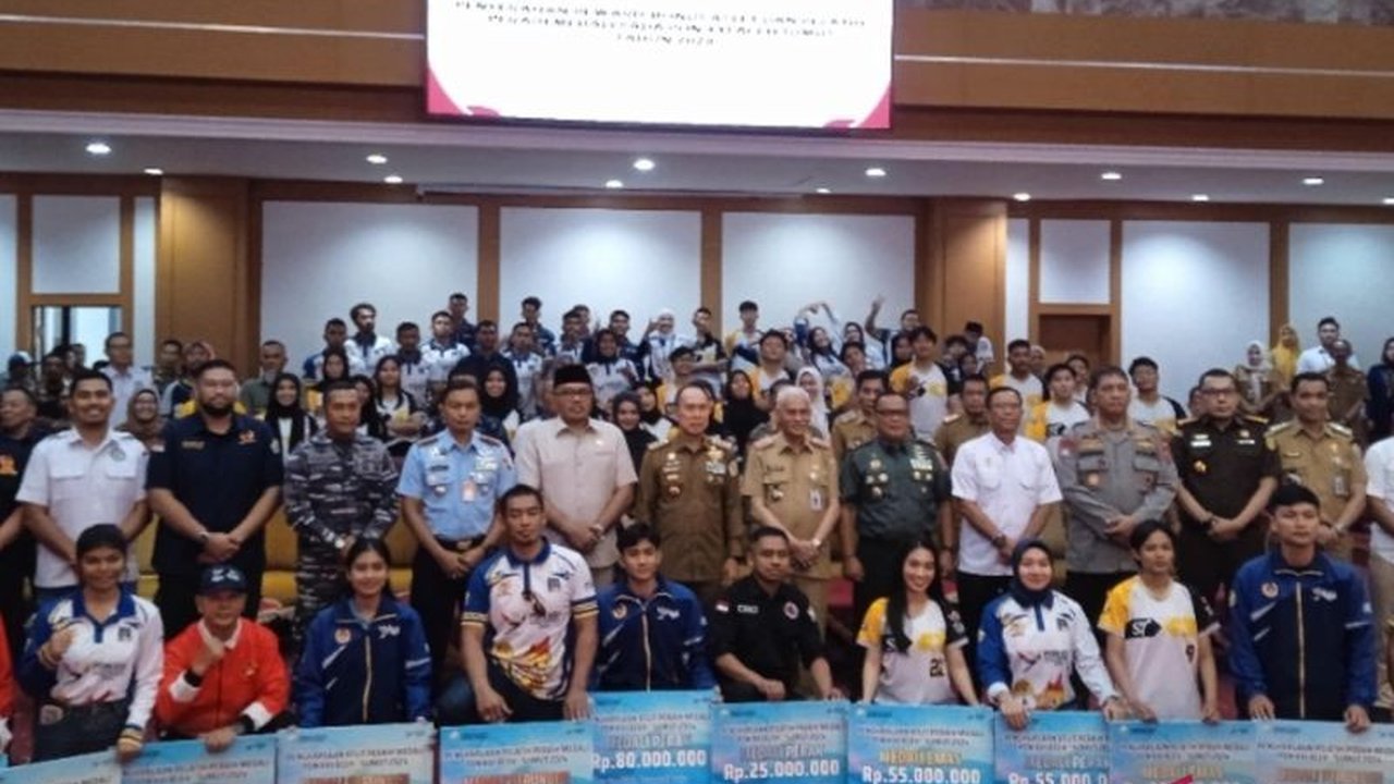 Pemerintah Provinsi Sulawesi Tenggara (Sultra) mencairkan bonus Rp6 miliar untuk atlet peraih medali PON Aceh 2024, sebagai bentuk apresiasi dan komitmen pembinaan atlet daerah.