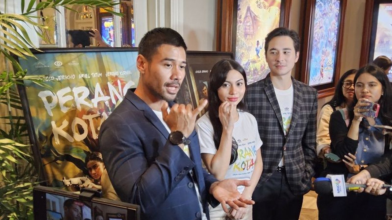 Sutradara Mouly Surya adaptasi bebas novel 