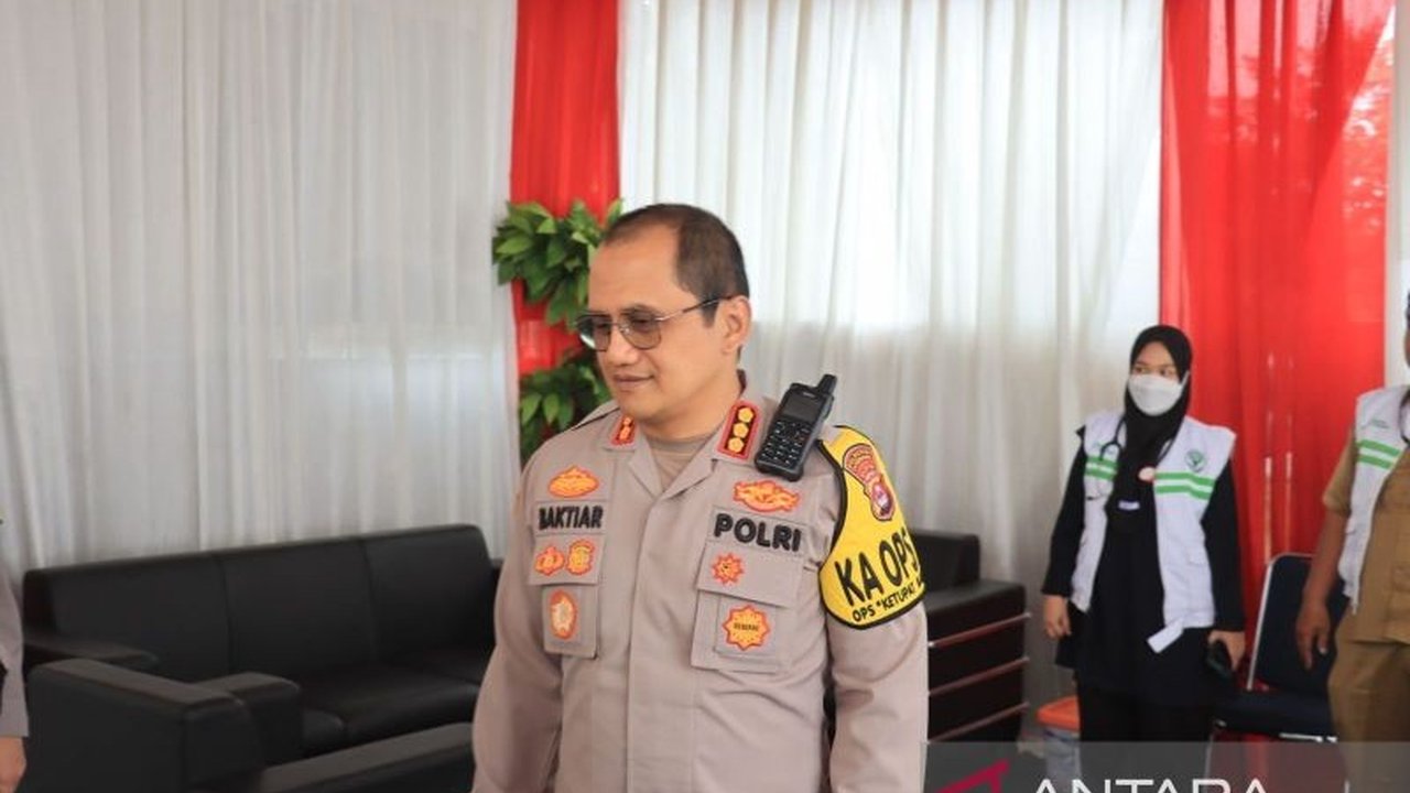 Kapolresta Tangerang, Kombes Pol Baktiar Joko Mujiono, memastikan kesiapan posko pelayanan dan kelancaran arus mudik Lebaran 2025 di Kabupaten Tangerang, dengan koordinasi lintas instansi dan imbauan kepada pemudik.