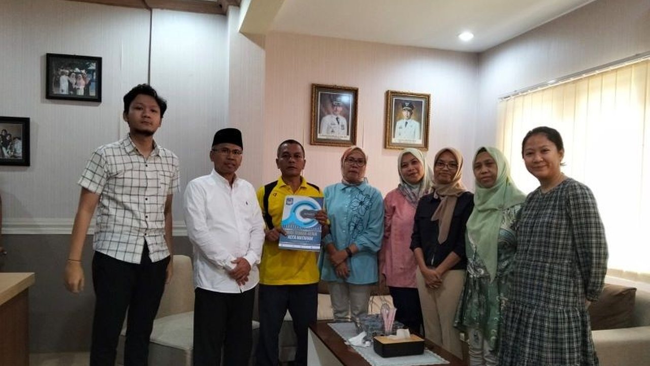 Setelah melalui mediasi, 48 pekerja Hotel Grand Legi Mataram yang terkena PHK menerima kompensasi sebesar Rp1 miliar, mengakhiri sengketa hubungan industrial.