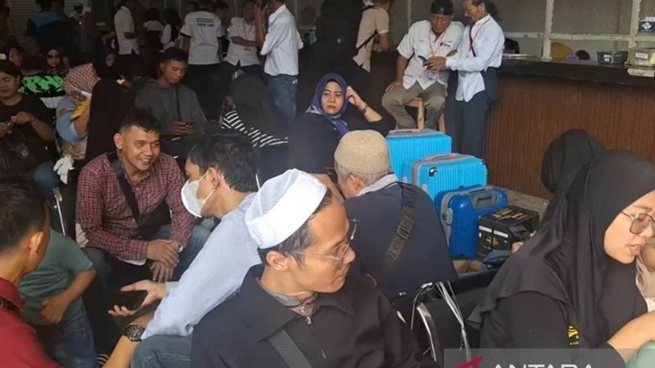Lonjakan penumpang di Terminal Kalideres, Jakarta Barat, meningkat drastis hingga dua kali lipat jelang Lebaran, dengan tujuan utama Padang, Palembang, dan Jawa Tengah.
