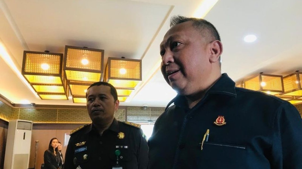 Kejaksaan Tinggi Bali menghentikan penyidikan kasus dugaan pungli di Imigrasi Ngurah Rai karena bukti yang tidak cukup, meskipun sebelumnya telah menetapkan tersangka dan menyita barang bukti.