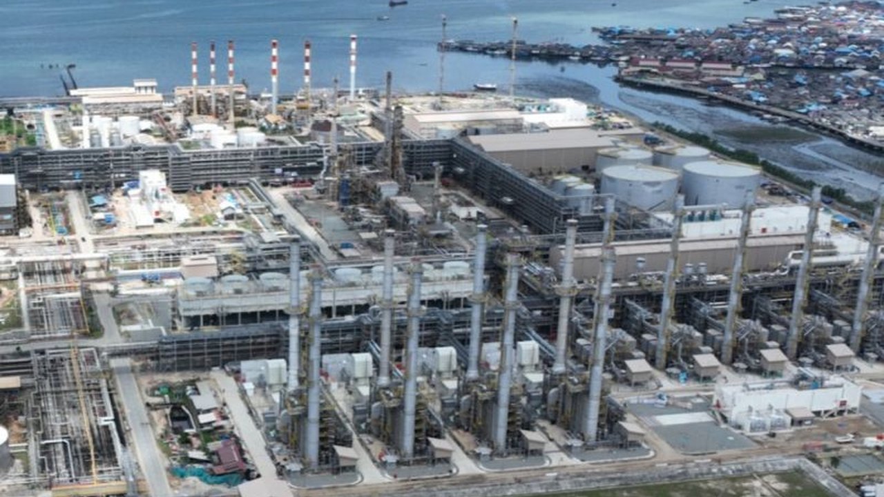 PT Rekayasa Industri (Rekind) memainkan peran krusial dalam proyek energi nasional, terbukti dari kontribusinya pada revitalisasi kilang Balikpapan dan Balongan, serta komitmennya terhadap swasembada energi Indonesia.