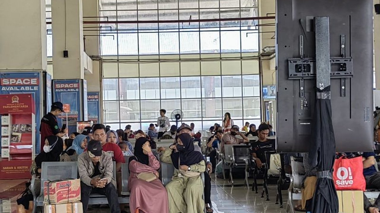 Jelang mudik Lebaran 2025, Terminal Pulo Gebang menyediakan penginapan murah bagi pemudik yang tertunda keberangkatannya, hanya dengan Rp15 ribu per malam!