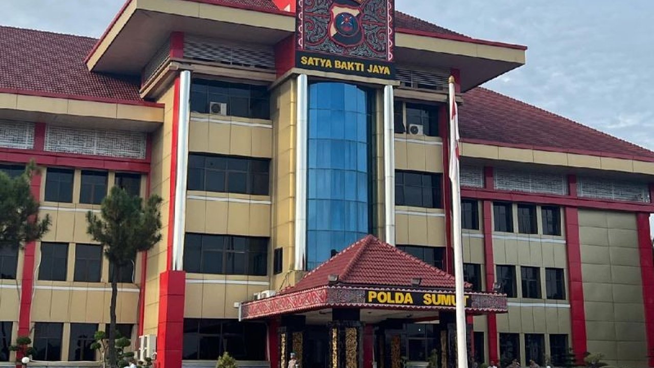 Polda Sumut berhasil menangkap 130 tersangka kasus narkoba dalam sepekan, dengan barang bukti 7,36 kg sabu, 821 gram ganja, dan 34 pil ekstasi, serta kendaraan dan elektronik.