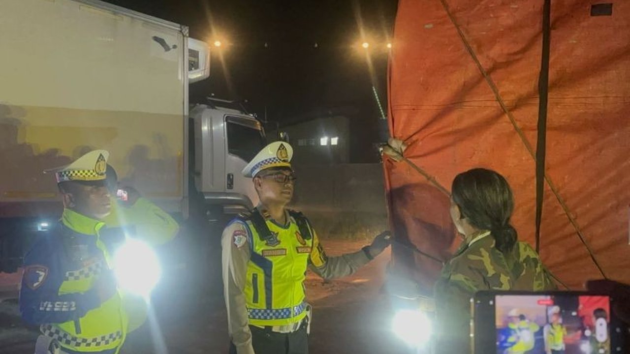 Polres Garut melarang truk tambang beroperasi selama periode mudik Lebaran 2025 untuk memastikan kelancaran dan keselamatan lalu lintas.