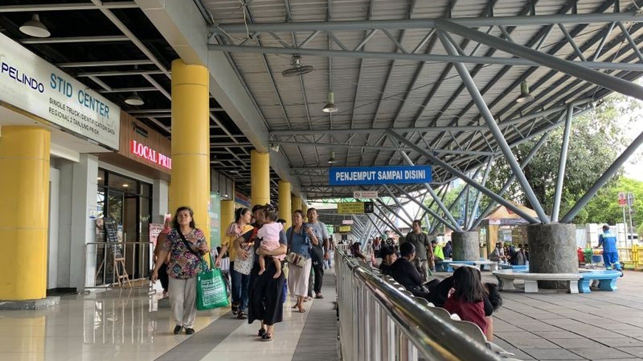 PT PELNI Cabang DKI Jakarta memberangkatkan 1.100 pemudik dari Tanjung Priok menuju Kijang, Batam, dan Belawan menggunakan KM Ngappulu untuk mudik Lebaran 1446 H, meningkat 30% dari hari biasa.