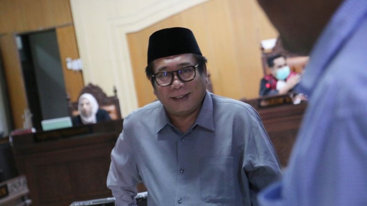 Mantan Bupati Lombok Tengah, Suhaili, Mendadak Drop Saat Diperiksa Kasus Penipuan Rp1,5 Miliar