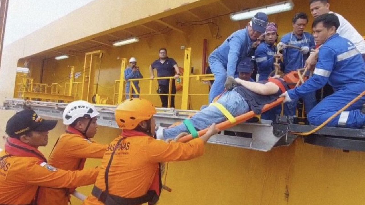 Tim Kantor Pencarian dan Pertolongan Banten berhasil mengevakuasi seorang ABK kapal MV Grande California asal Italia yang mengalami stroke di perairan Suralaya, Serang.