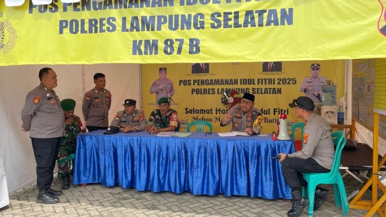 Kapolres Lampung Selatan memastikan kesiapan 16 pos pengamanan dan pelayanan jalur mudik Lebaran 2025, lengkap dengan fasilitas medis dan komunikasi untuk keamanan pemudik.