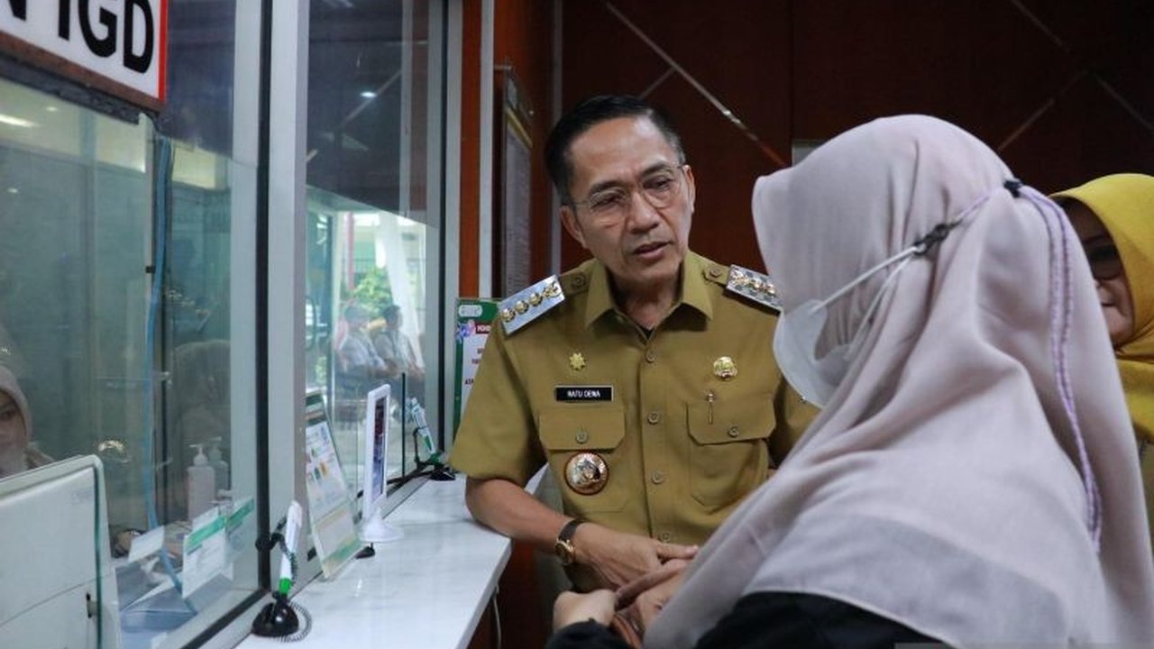 Pemkot Palembang meluncurkan program 'Jumputan Abang', layanan jemput pasien berobat gratis di RSUD Palembang Bari dan fasilitas kesehatan lainnya untuk memastikan akses kesehatan merata bagi seluruh warga.
